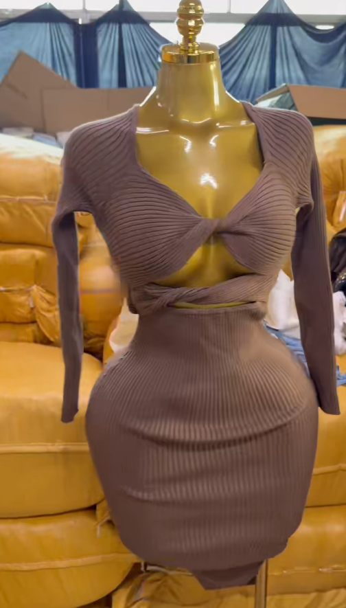 Slim Cutout Knit Bodycon Dress（修身镂空针织包臀连衣裙）